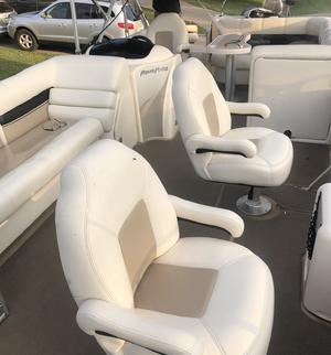 type of boat rental in Hickory Creek, TX