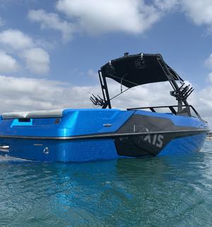 make model boat rental in Canyon Lake, Texas