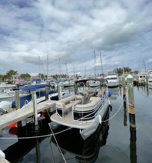 type of boat rental in Hollywood, FL