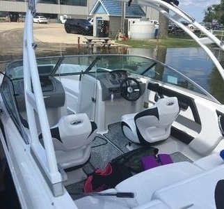 type of boat rental in Johnsburg, IL