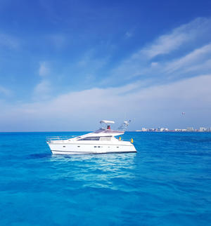 length make model boat for rent Cancún